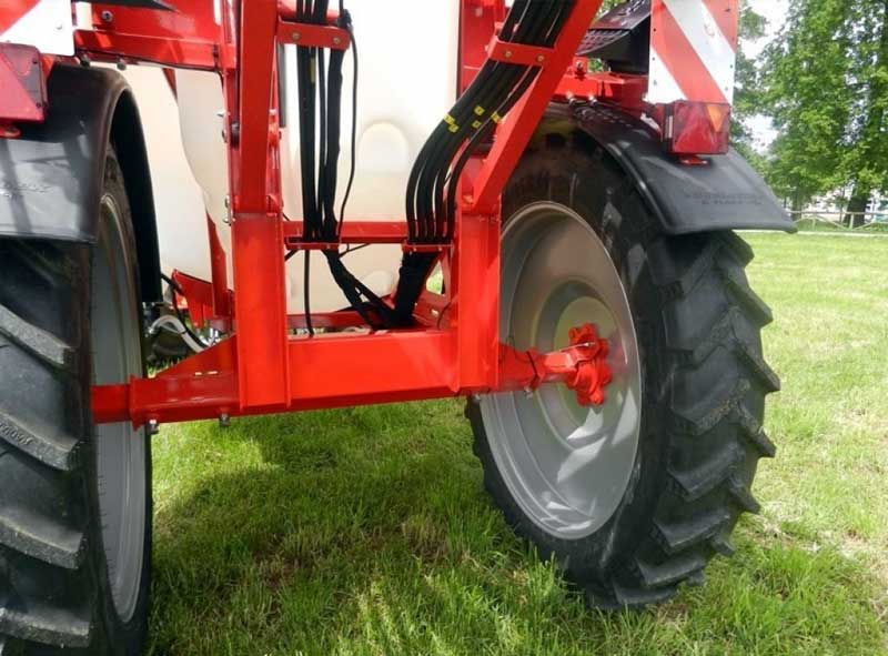 Полевой опрыскиватель Agromehanika AGS 2500-3000 EN HP