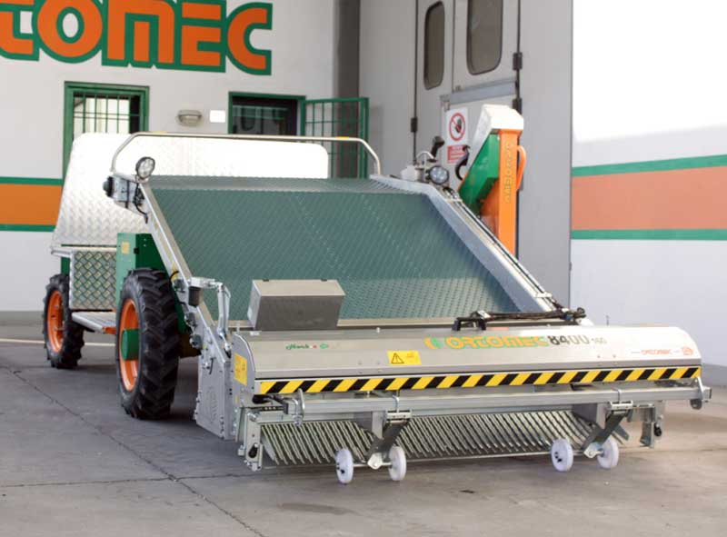 Самоходный электрический комбайн для сбора салатов Ortomec Herbex 8400