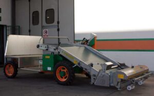 Самоходный электрический комбайн для сбора салатов Ortomec Herbex 8400