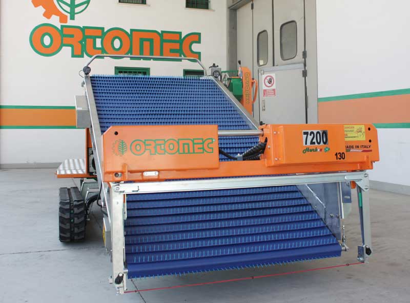 Самоходный гусеничный комбайн для сбора салатов Ortomec Lattuga 7200